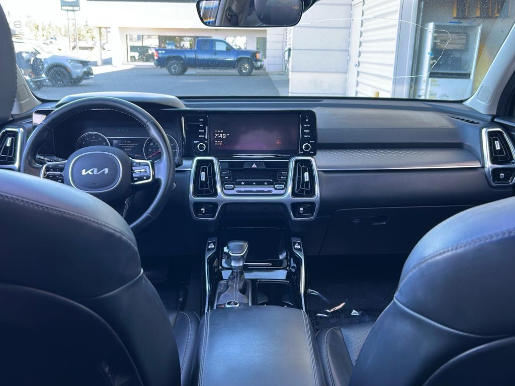 Vehicle image 14 of 31