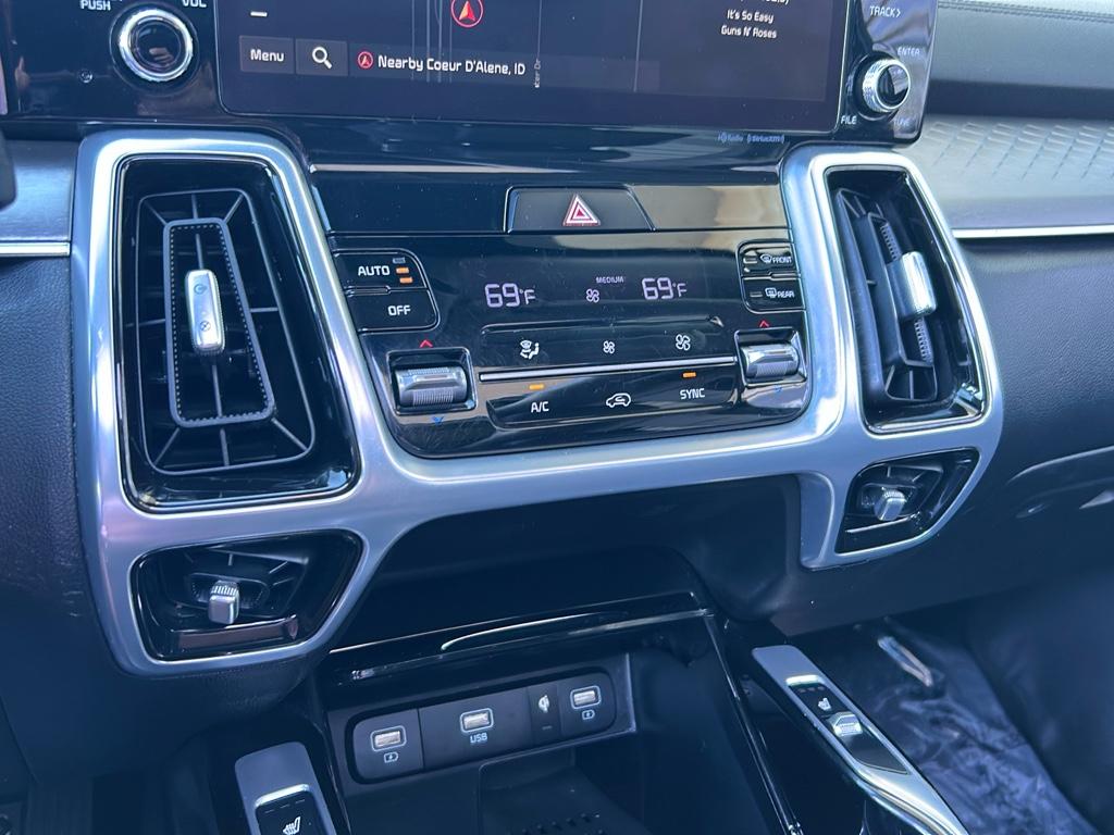Vehicle image 21 of 31