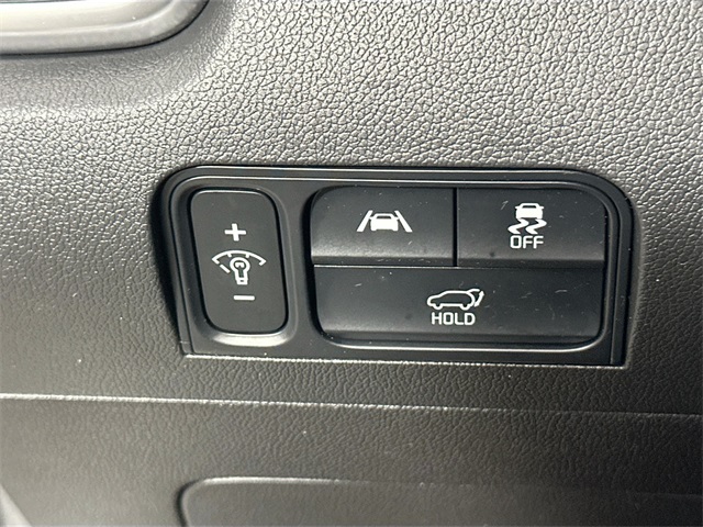 Vehicle image 25 of 42