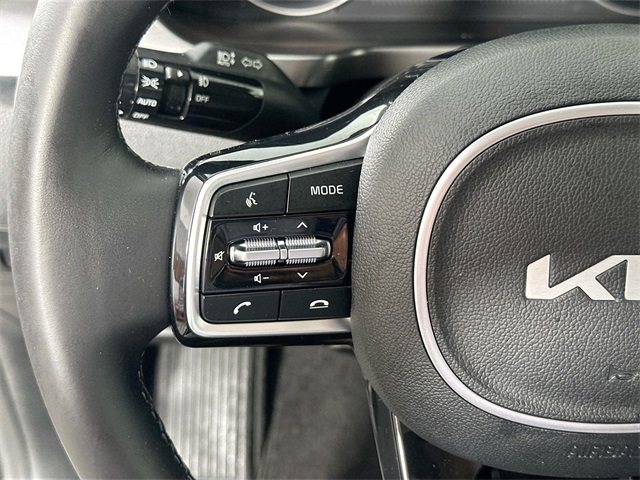 Vehicle image 23 of 42