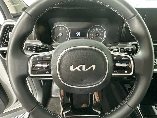 Vehicle image 22 of 42
