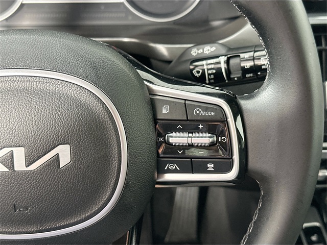 Vehicle image 24 of 42