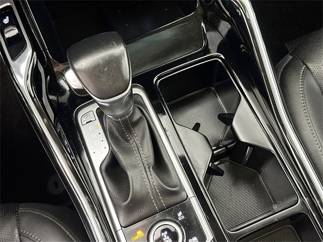 Vehicle image 16 of 42
