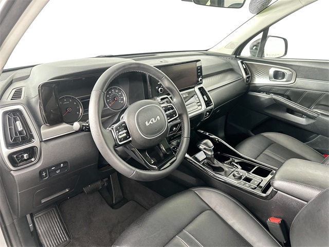 Vehicle image 21 of 42
