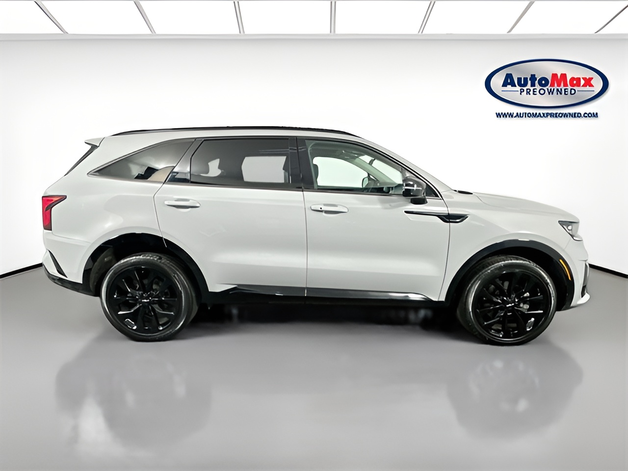 Vehicle image 38 of 42