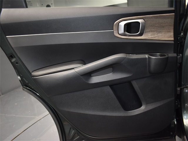 Vehicle image 40 of 50