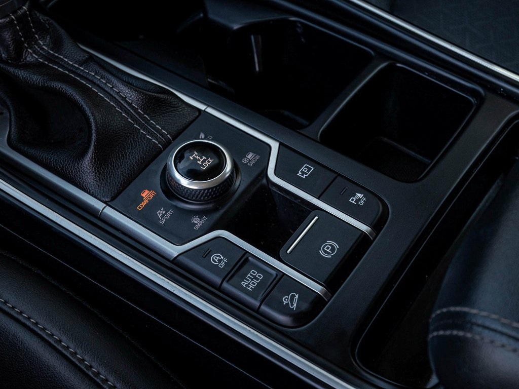 Vehicle image 27 of 45
