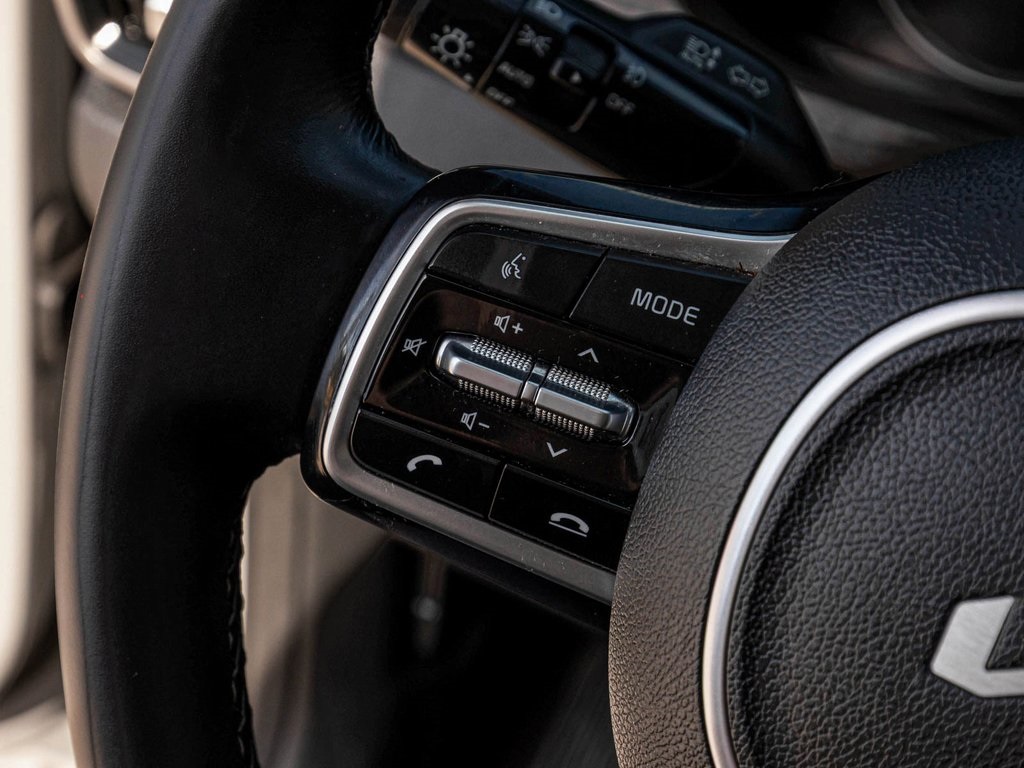 Vehicle image 23 of 45