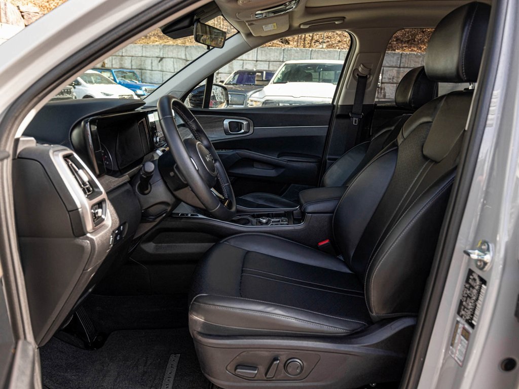 Vehicle image 29 of 45