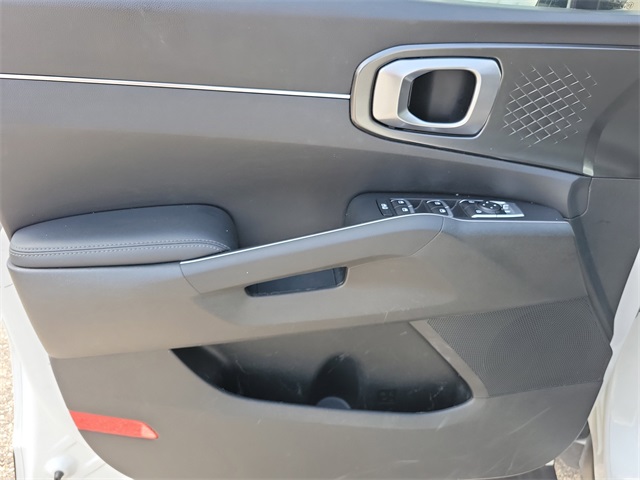 Vehicle image 21 of 33