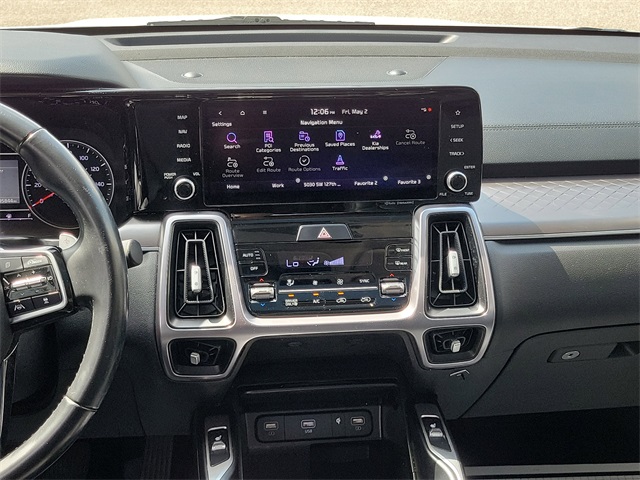 Vehicle image 25 of 33