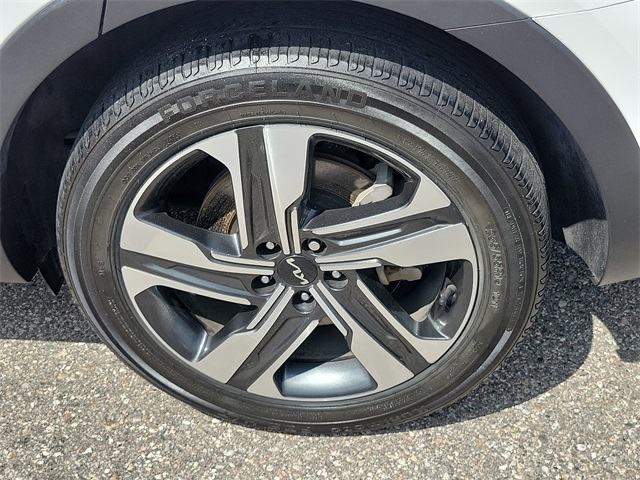 Vehicle image 31 of 33