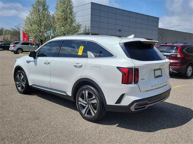 Vehicle image 4 of 33