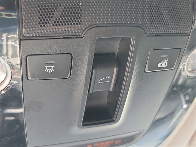 Vehicle image 19 of 33
