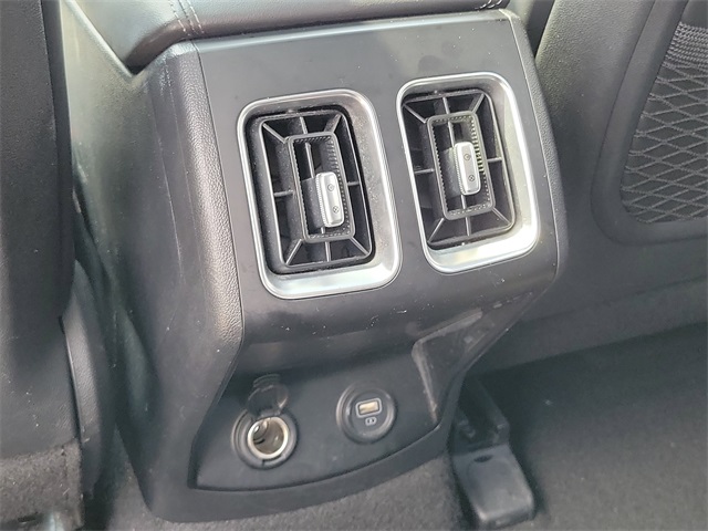 Vehicle image 26 of 33
