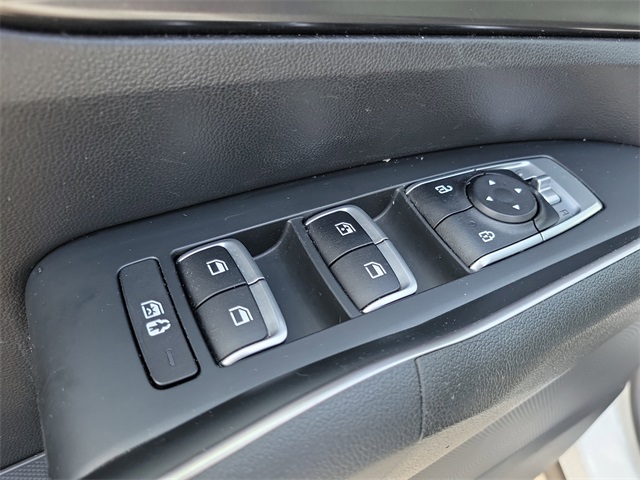 Vehicle image 22 of 33