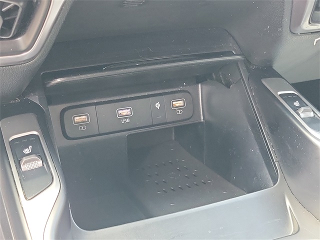 Vehicle image 17 of 33