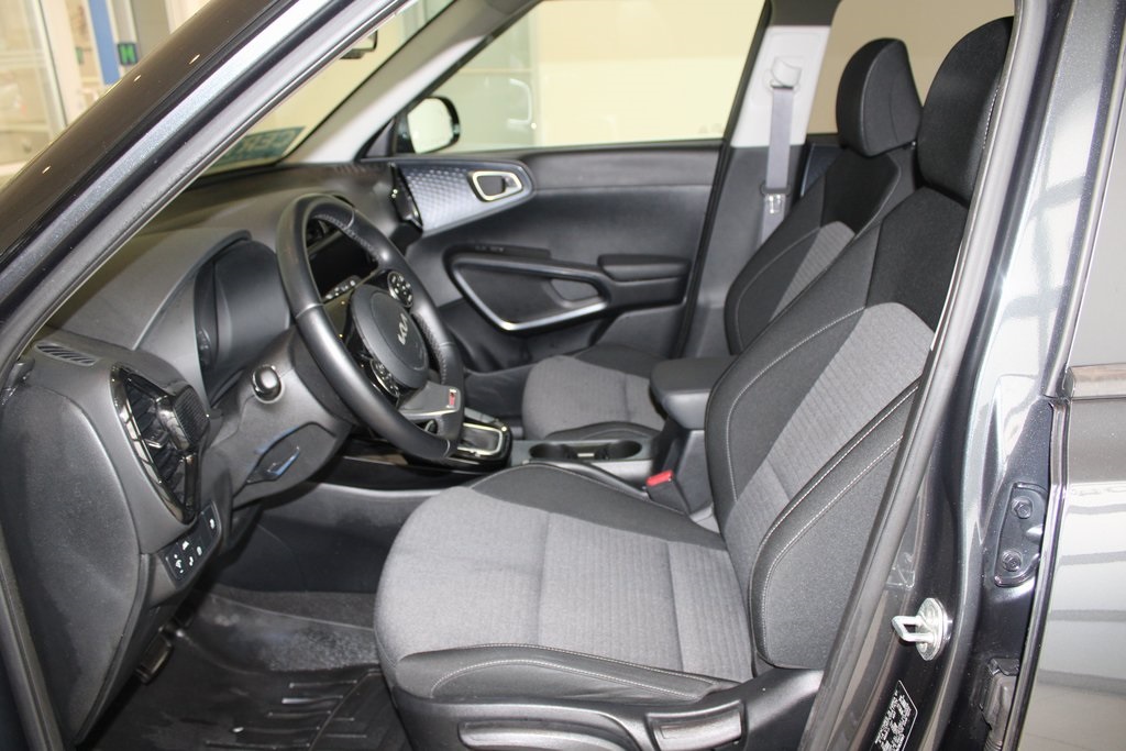 Vehicle image 9 of 41