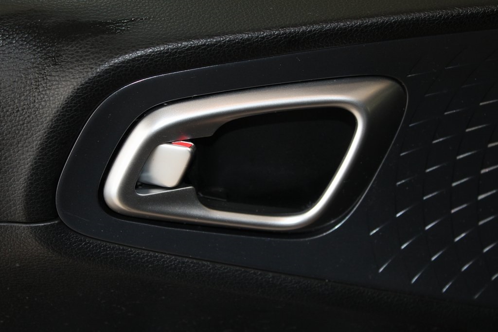 Vehicle image 11 of 41