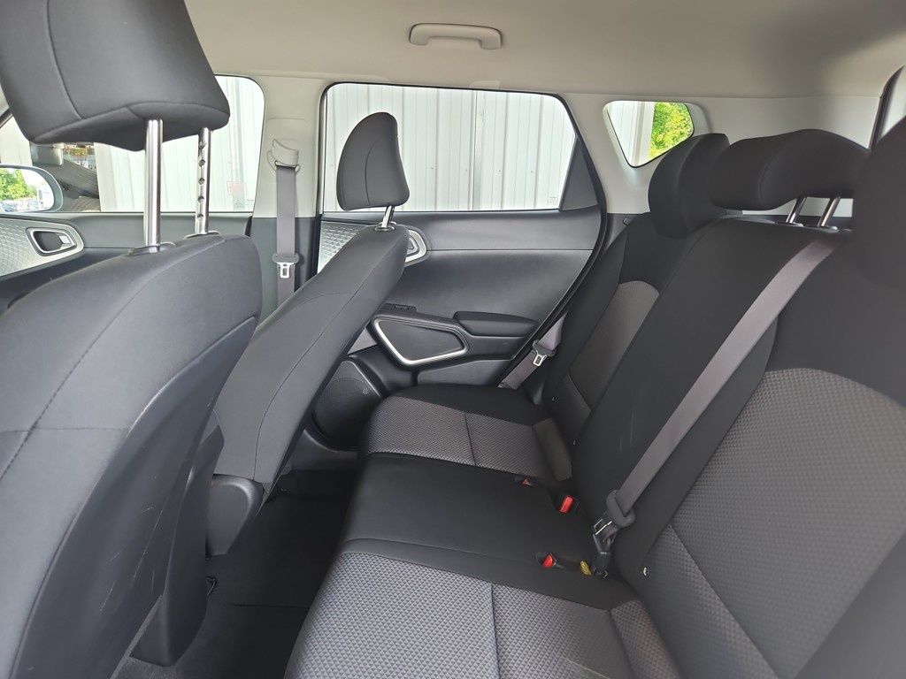 Vehicle image 24 of 27