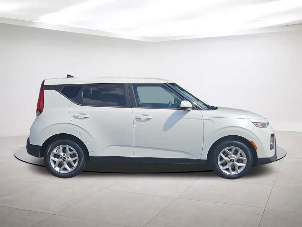 Vehicle image 4 of 27