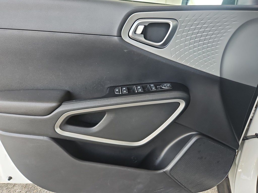 Vehicle image 9 of 27
