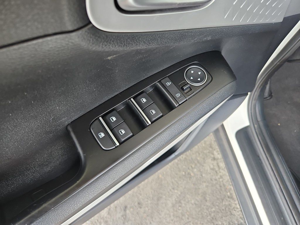 Vehicle image 10 of 27