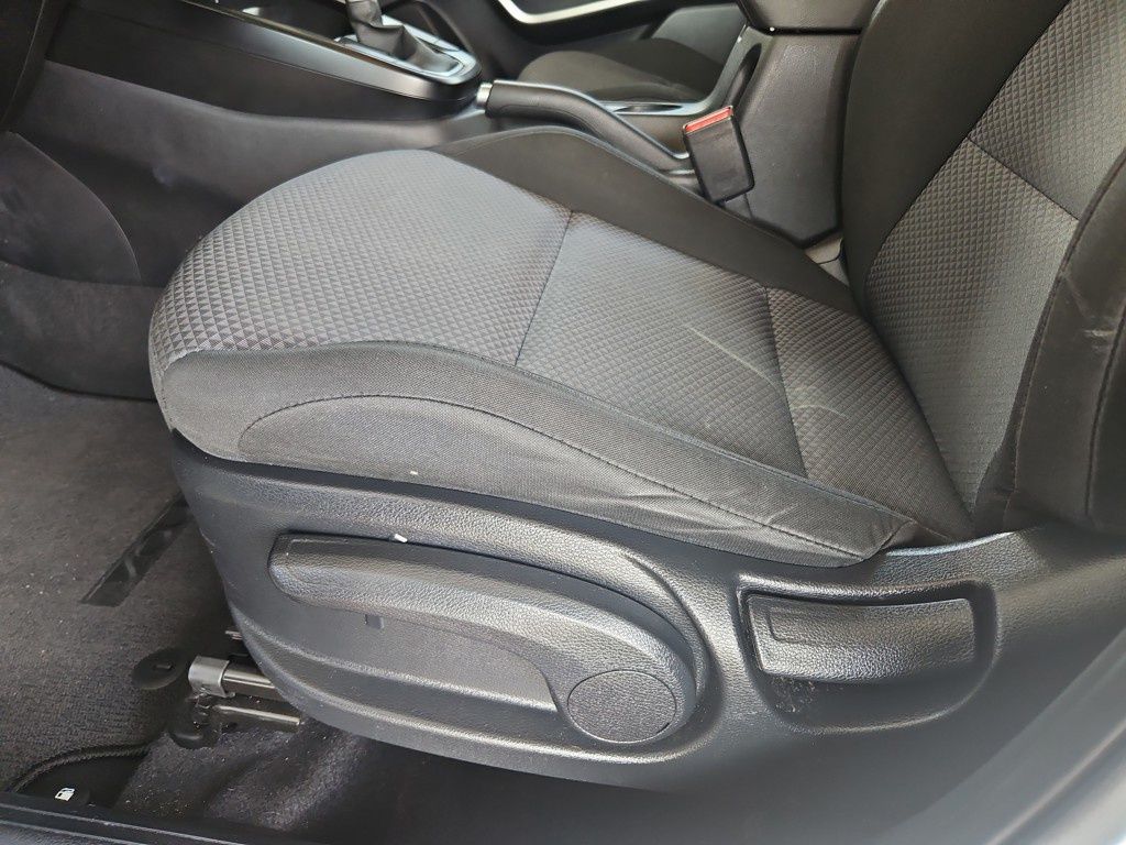 Vehicle image 14 of 27