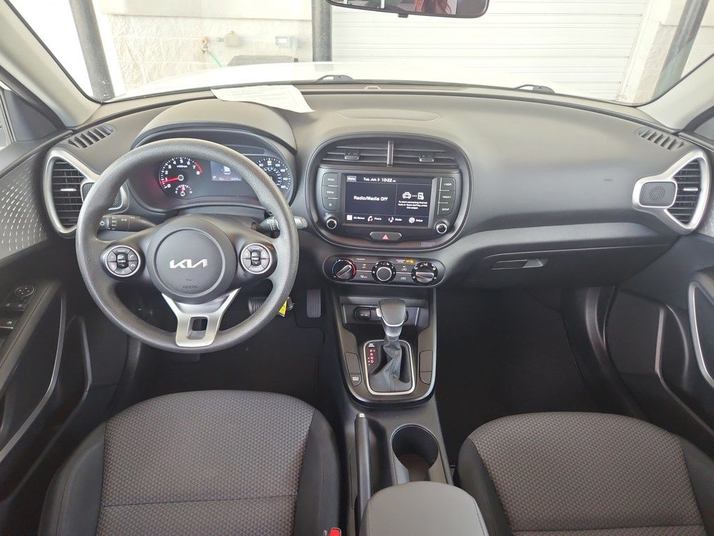 Vehicle image 11 of 27
