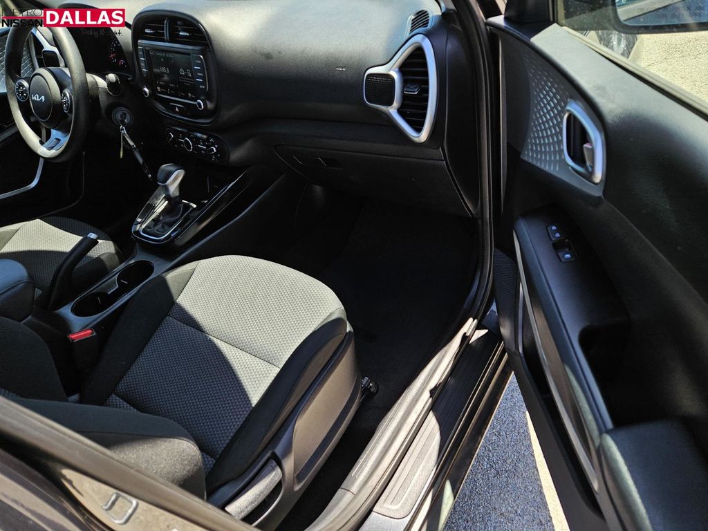 Vehicle image 9 of 30