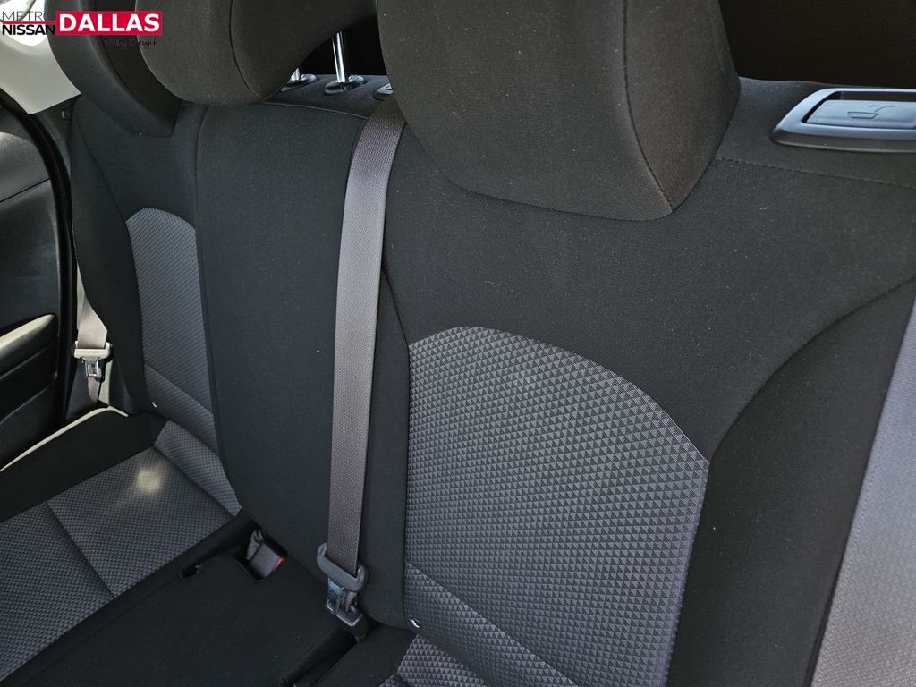 Vehicle image 14 of 30