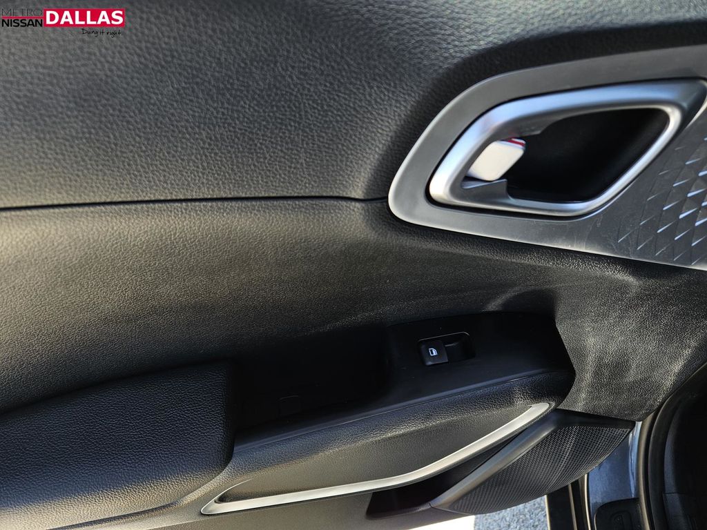 Vehicle image 12 of 30