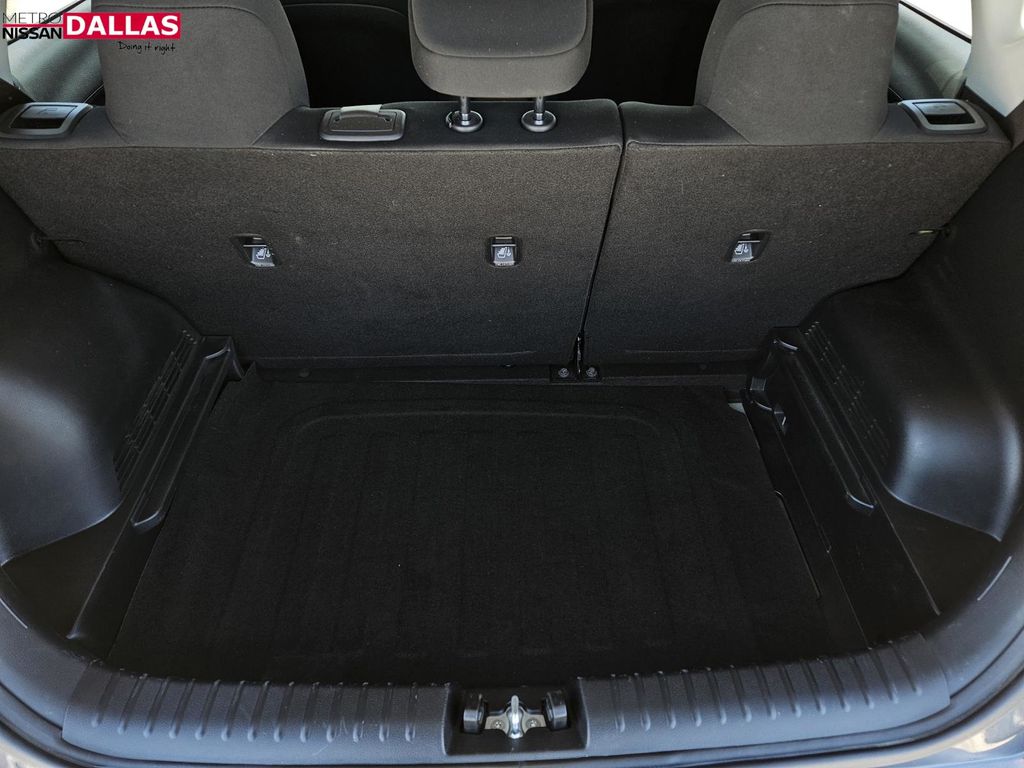 Vehicle image 11 of 30