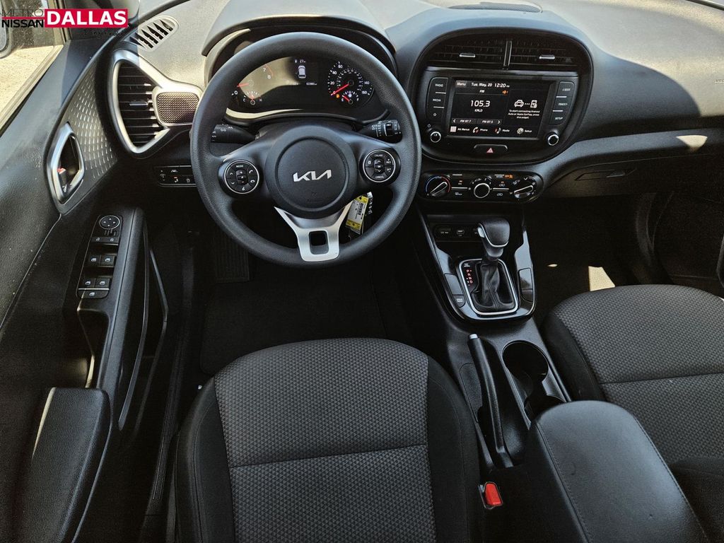 Vehicle image 17 of 30