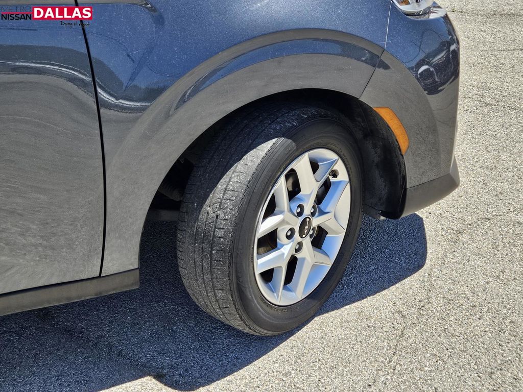 Vehicle image 8 of 30