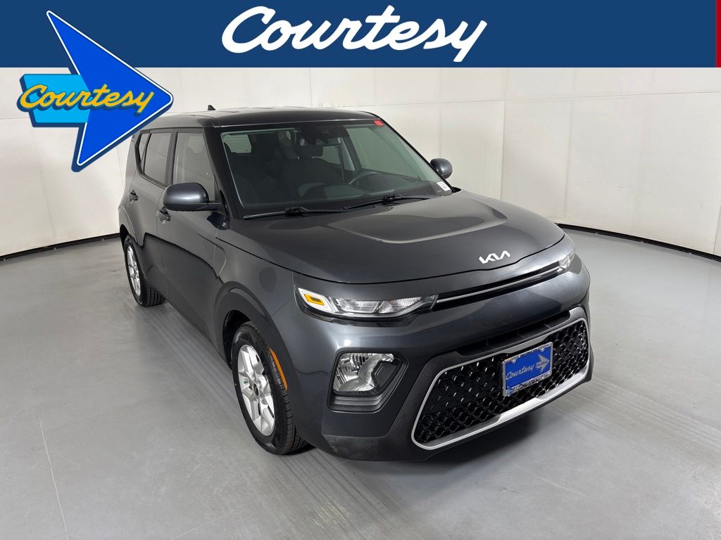 2022 Kia Soul LX Image 3 of 36