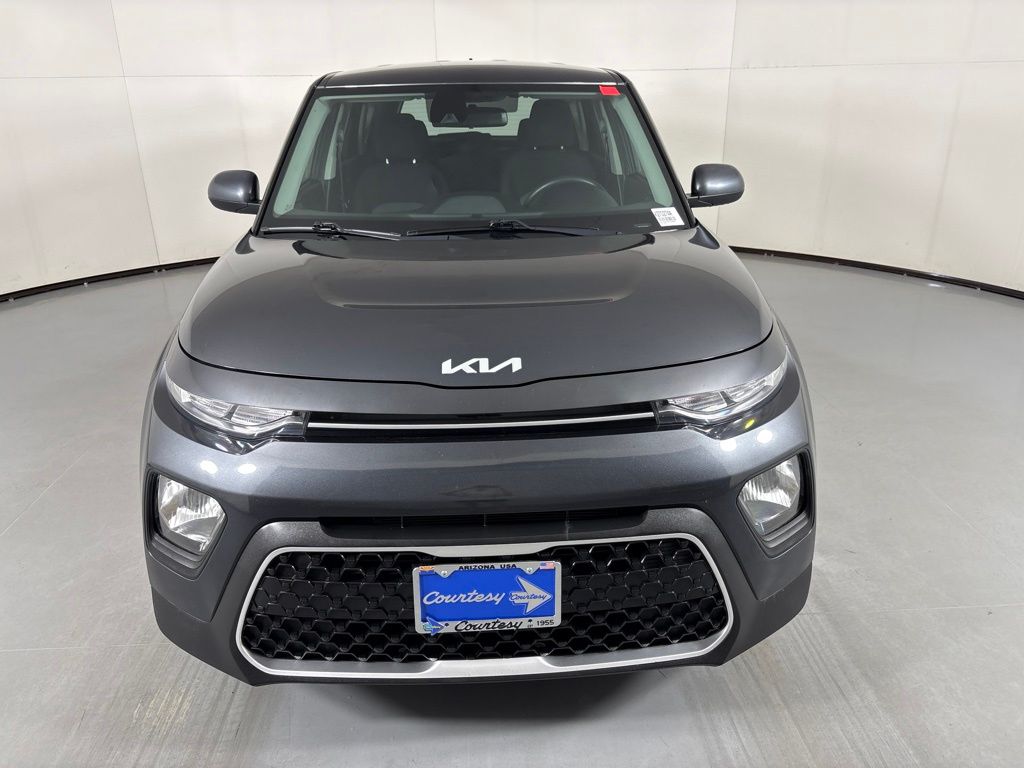 2022 Kia Soul LX Image 2 of 36