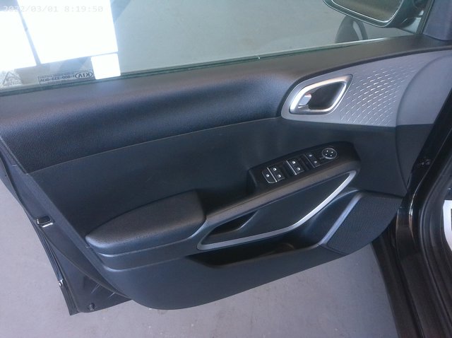 Vehicle image 25 of 29