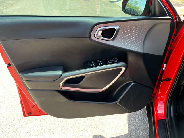 Vehicle image 23 of 28