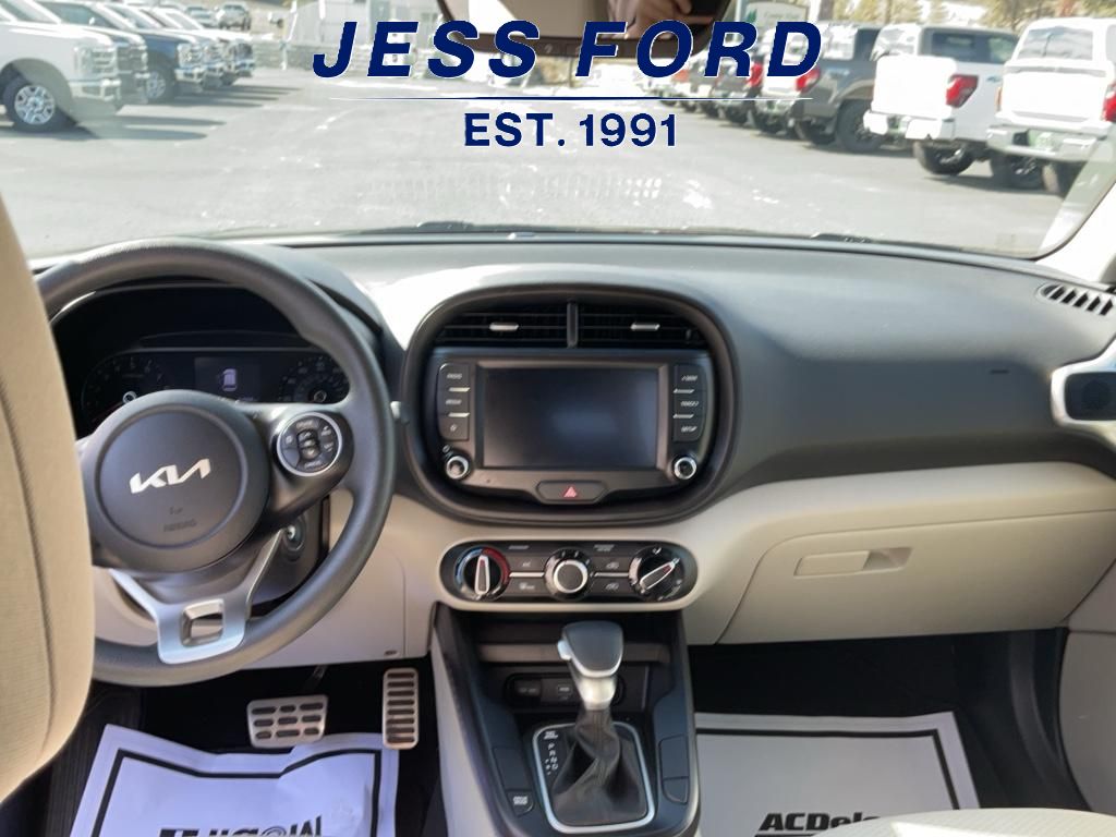 Vehicle image 12 of 17