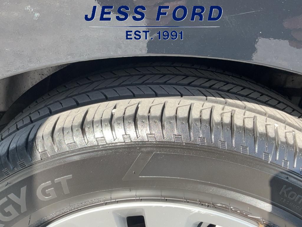 Vehicle image 14 of 17