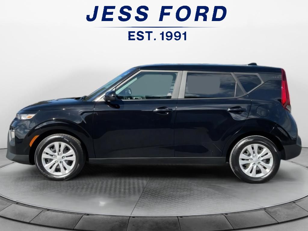 Vehicle image 8 of 17