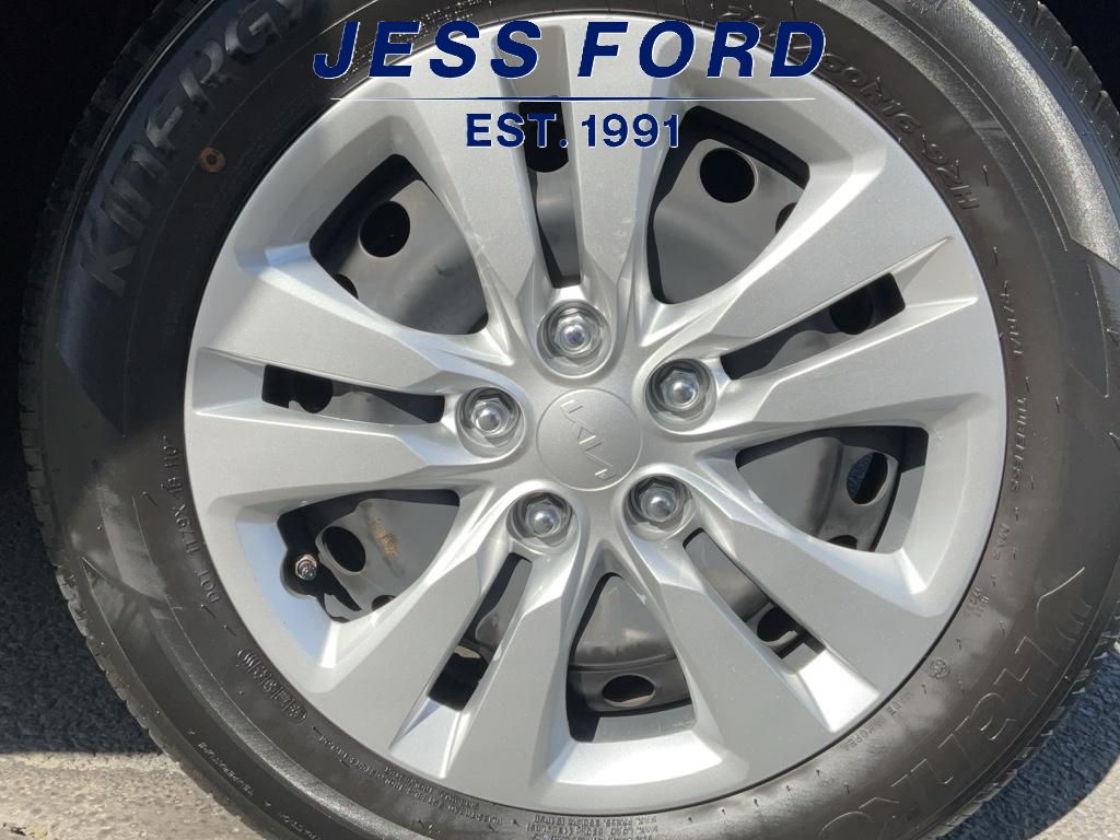 Vehicle image 13 of 17