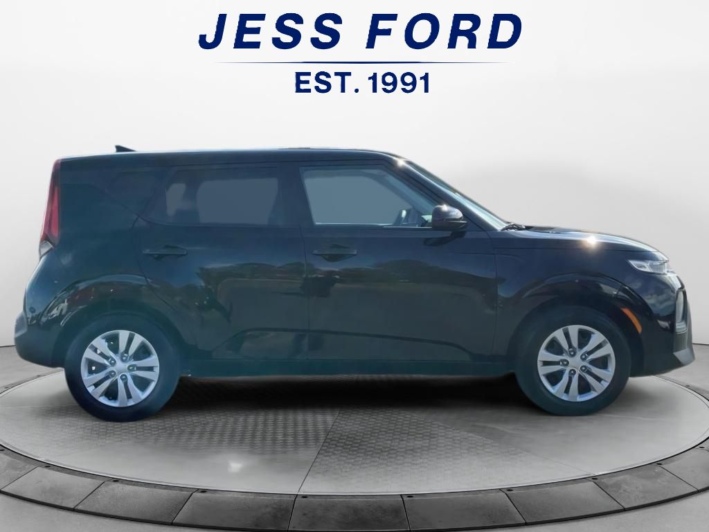 Vehicle image 4 of 17
