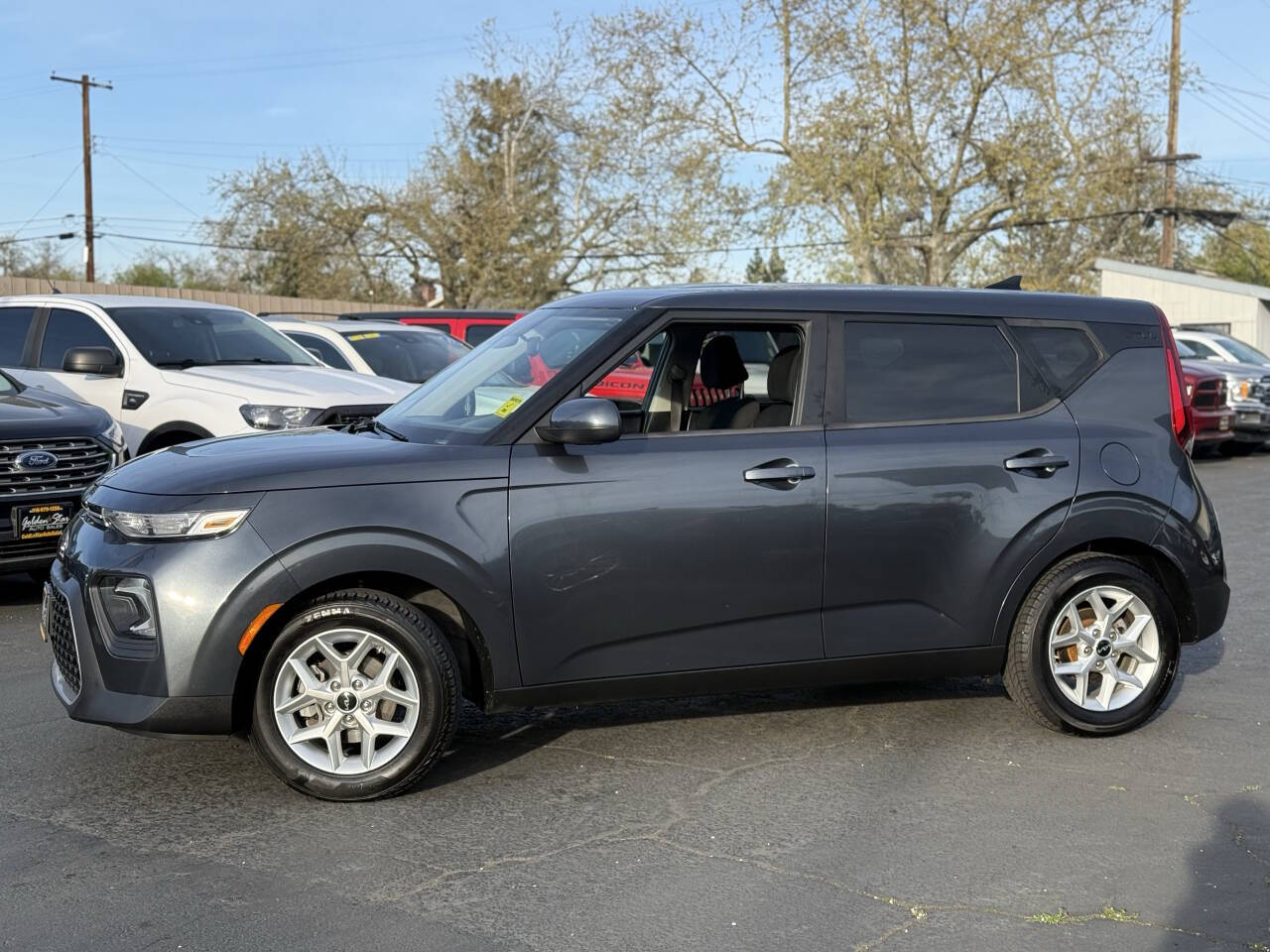 2022 Kia Soul LX Image 2 of 20