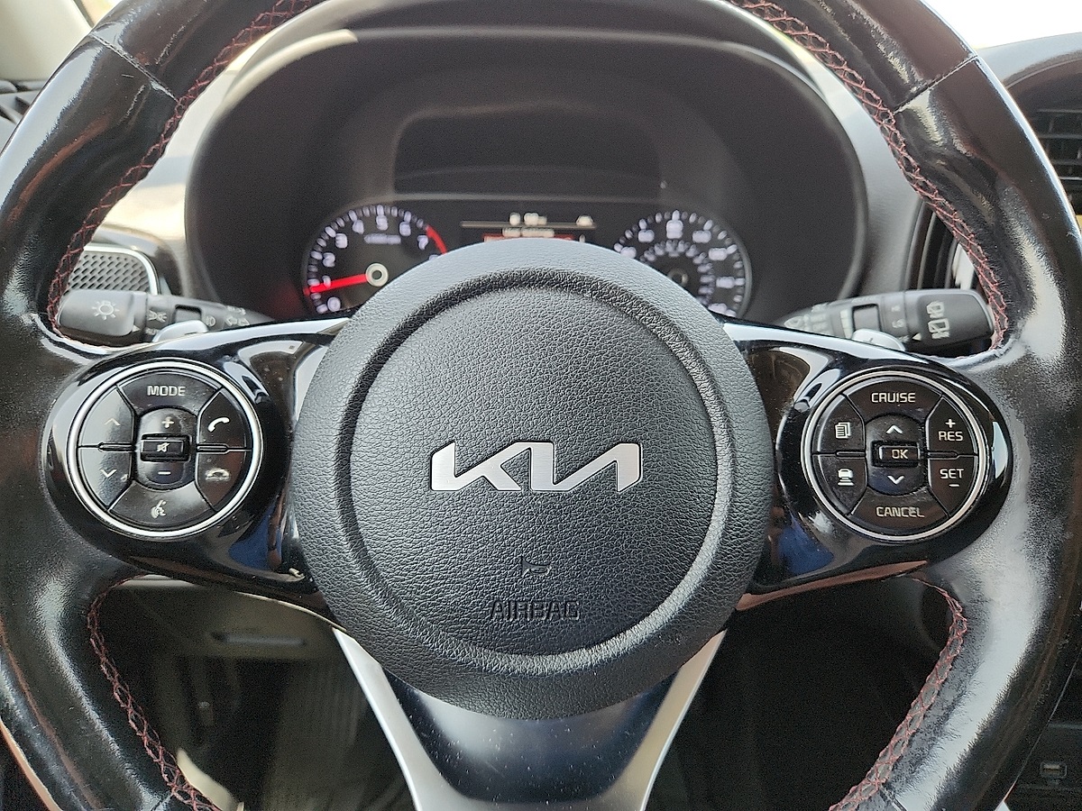 Vehicle image 11 of 12