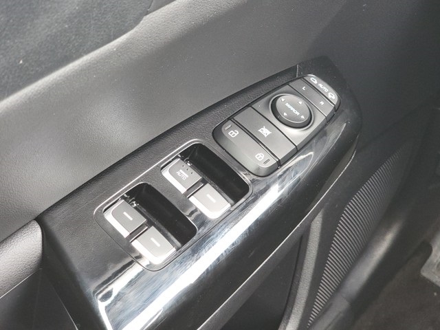 Vehicle image 41 of 43