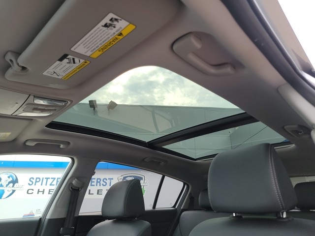 Vehicle image 37 of 43
