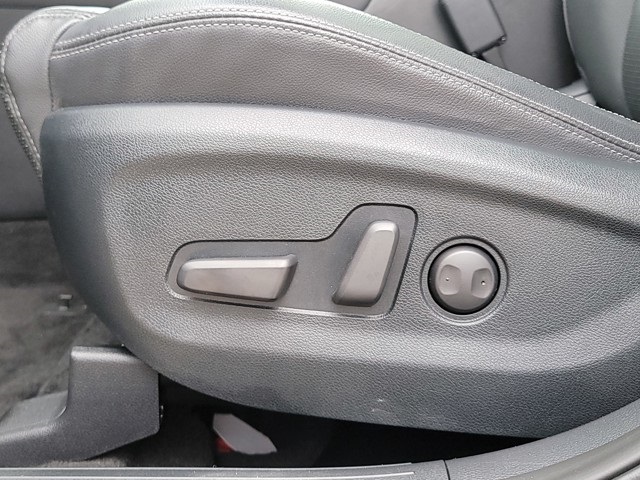 Vehicle image 40 of 43