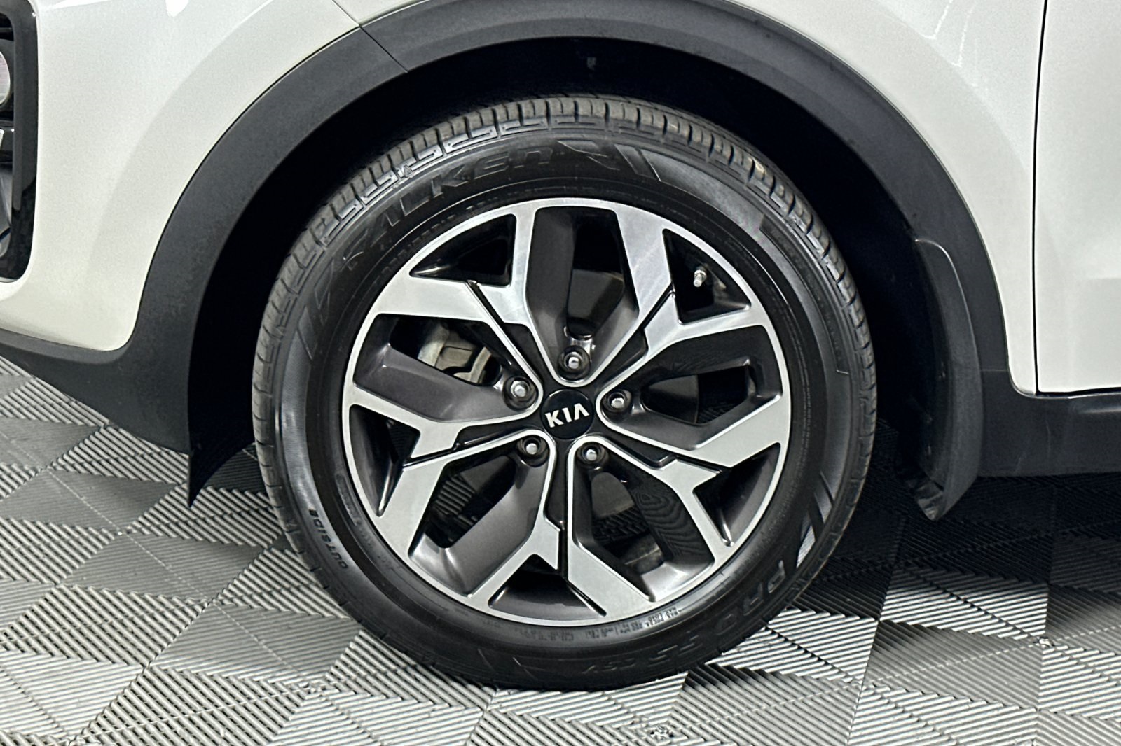Vehicle image 26 of 30